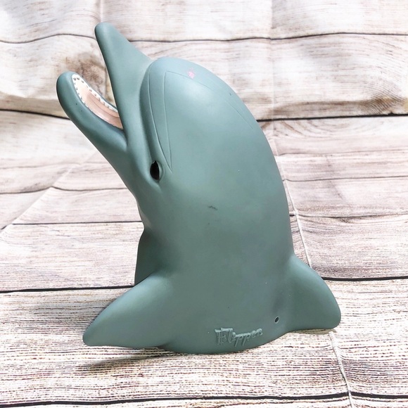 Vintage FLIPPER The DOLPHIN Movie Squirting Rubber Hand Puppet Pizza Hut 1996 - Picture 5 of 9